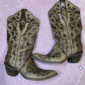 Point-toed western boots